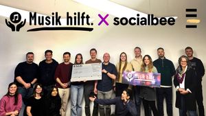 Spendenübergabe socialbee